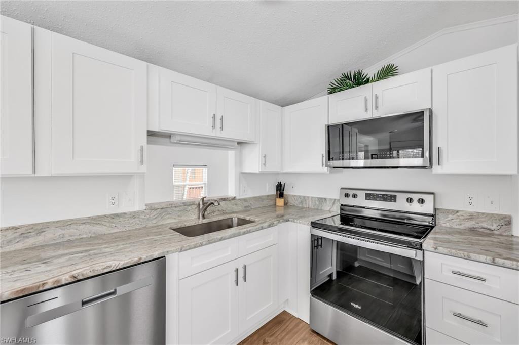 GRANADA LAKES ADULT  RV RESORT - Residential