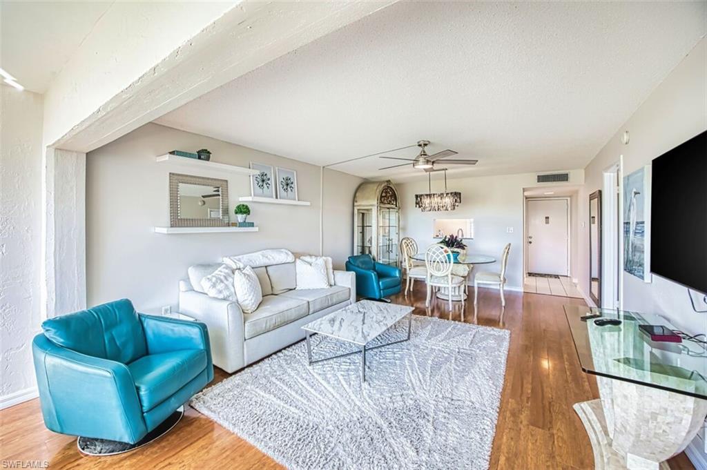 SEVEN LAKES - Residential