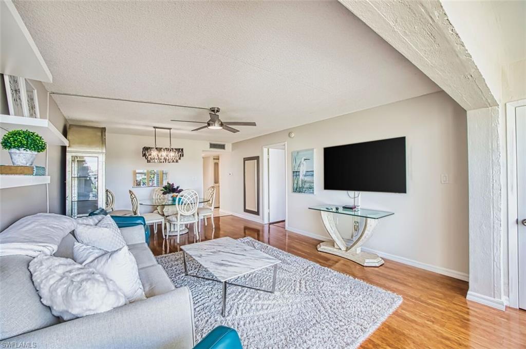 SEVEN LAKES - Residential