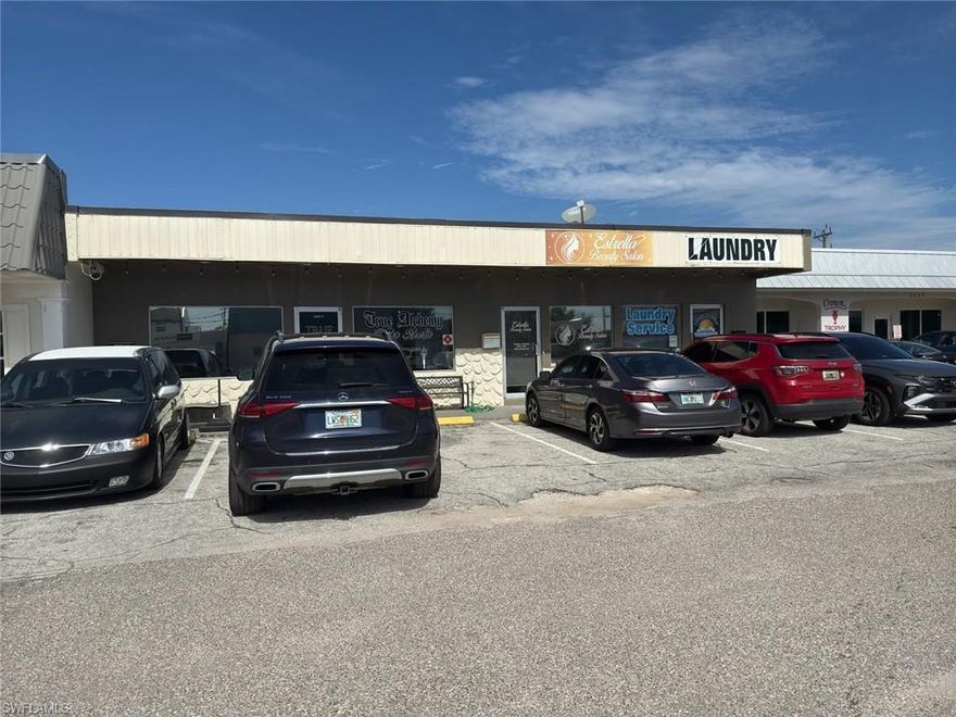 Attractive retail space located in the heart of downtown Cape Coral. Large 1,200 sqft unit with parking.