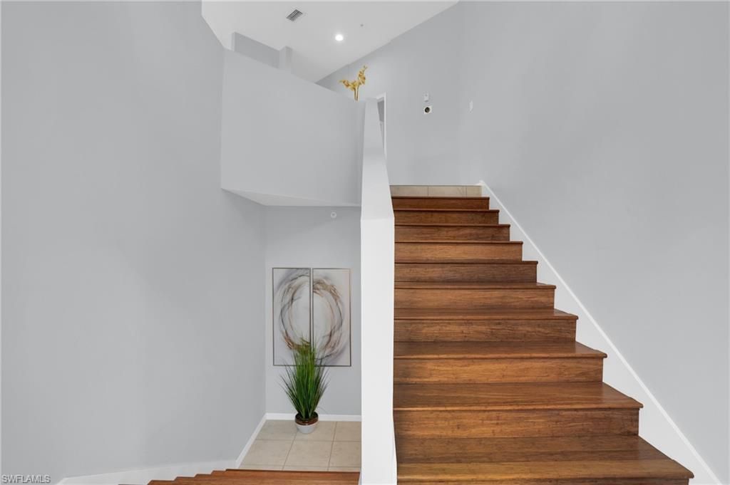 Photo of 916 EGRETS RUN #201, NAPLES, FL 34108 (MLS # 226011542)