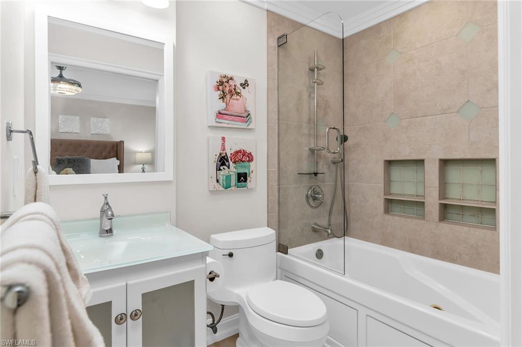 TOWN HOUSE SQUARE - Residential