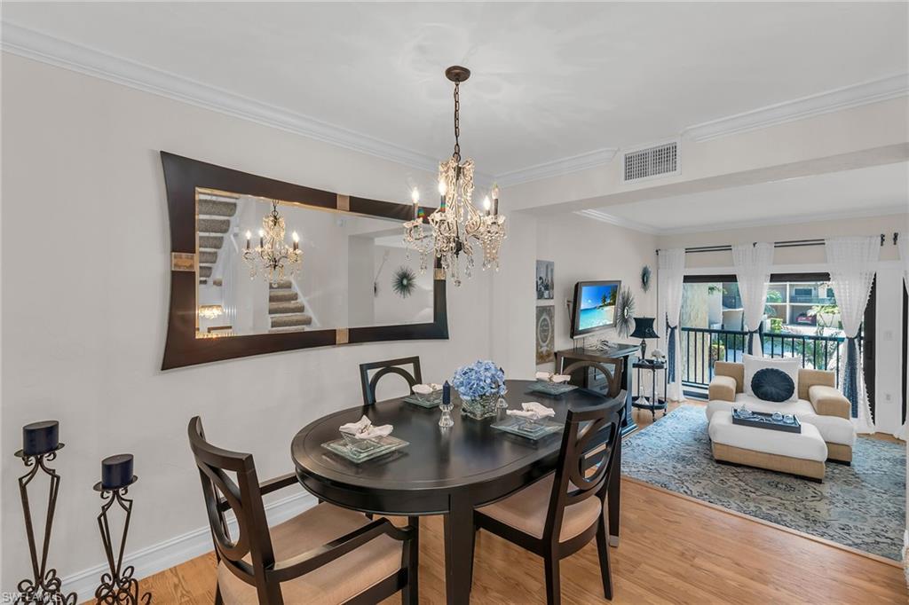 TOWN HOUSE SQUARE - Residential