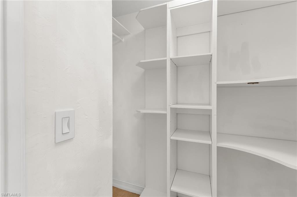 TOWN HOUSE SQUARE - Residential