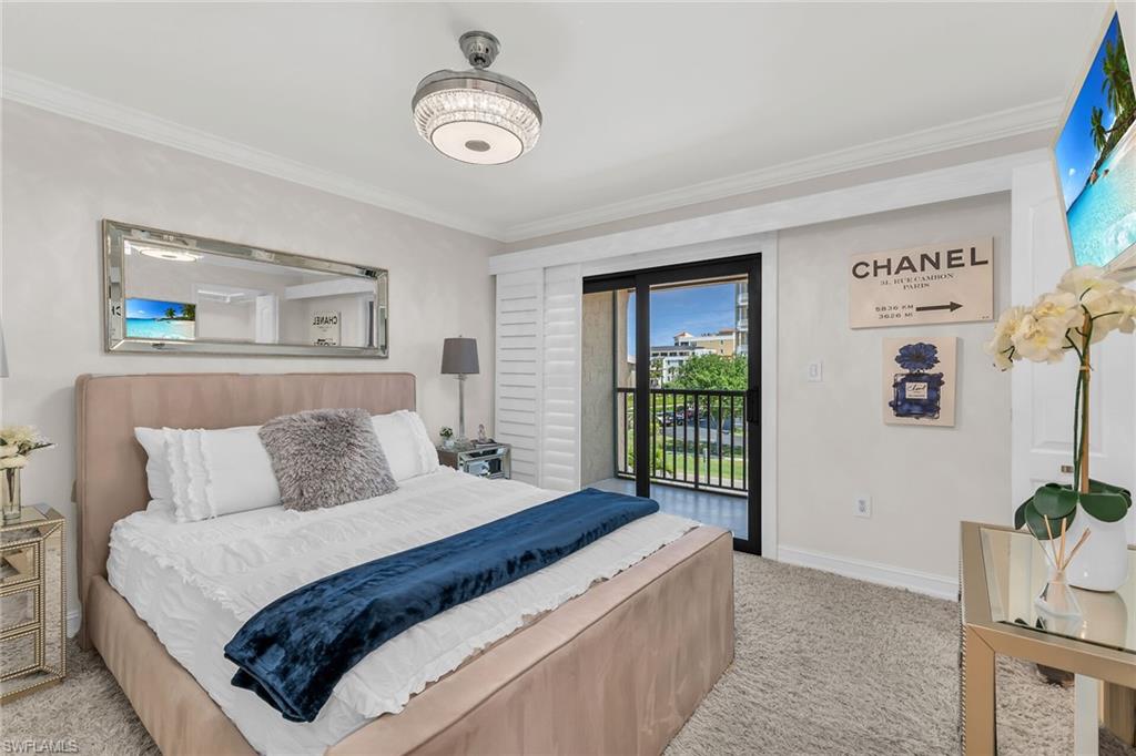 TOWN HOUSE SQUARE - Residential