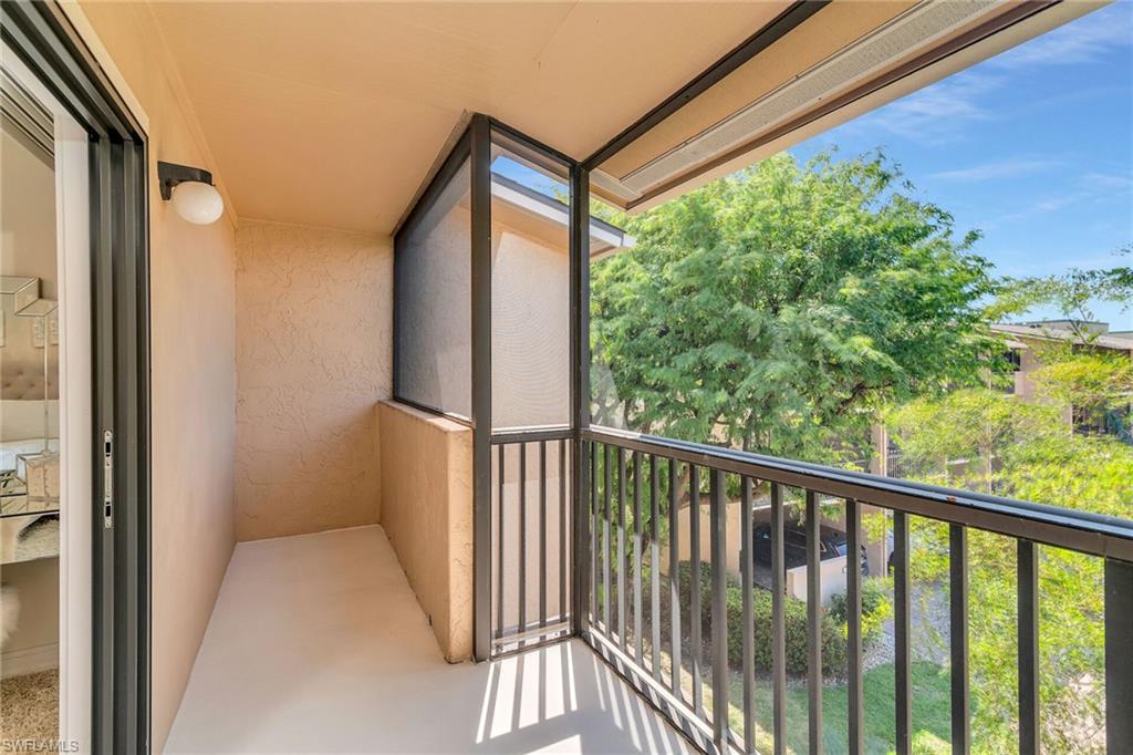 TOWN HOUSE SQUARE - Residential