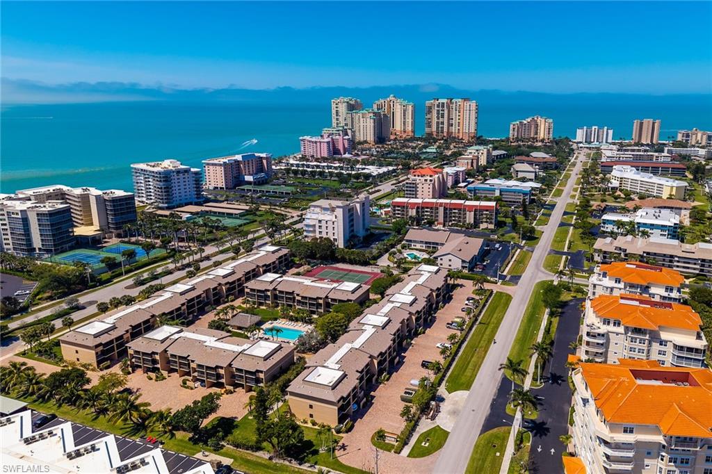 TOWN HOUSE SQUARE - Residential