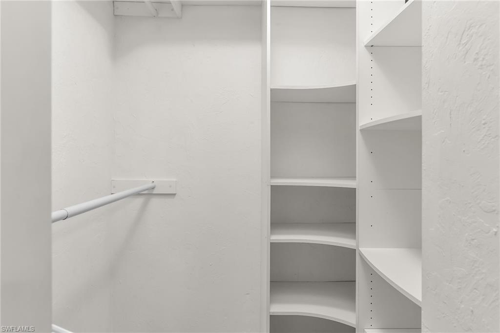 TOWN HOUSE SQUARE - Residential