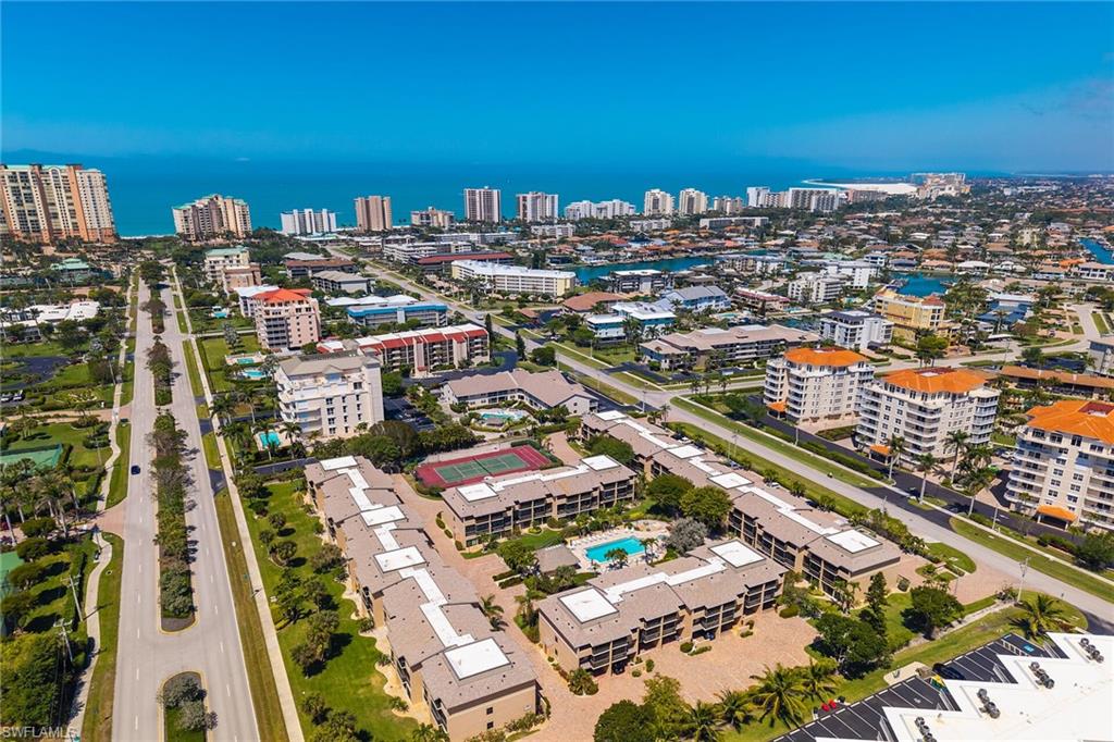 TOWN HOUSE SQUARE - Residential