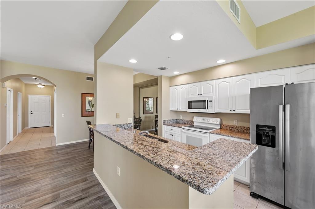 LAKESIDE GREEN - Residential