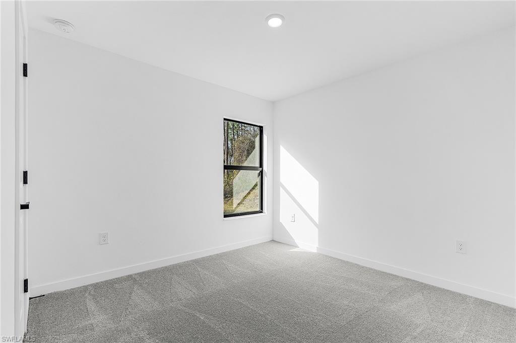 MIRROR LAKES - Residential