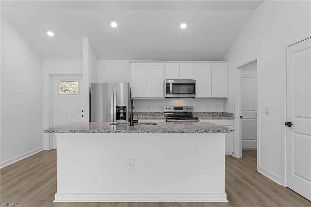 MIRROR LAKES - Residential