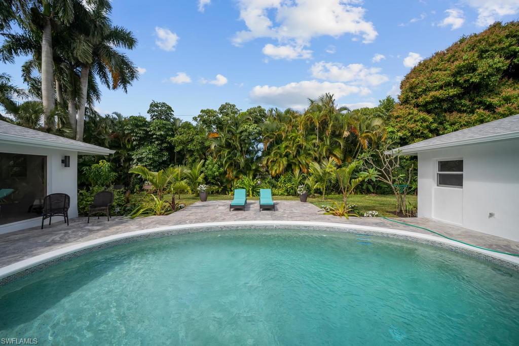 MOORINGS - Residential