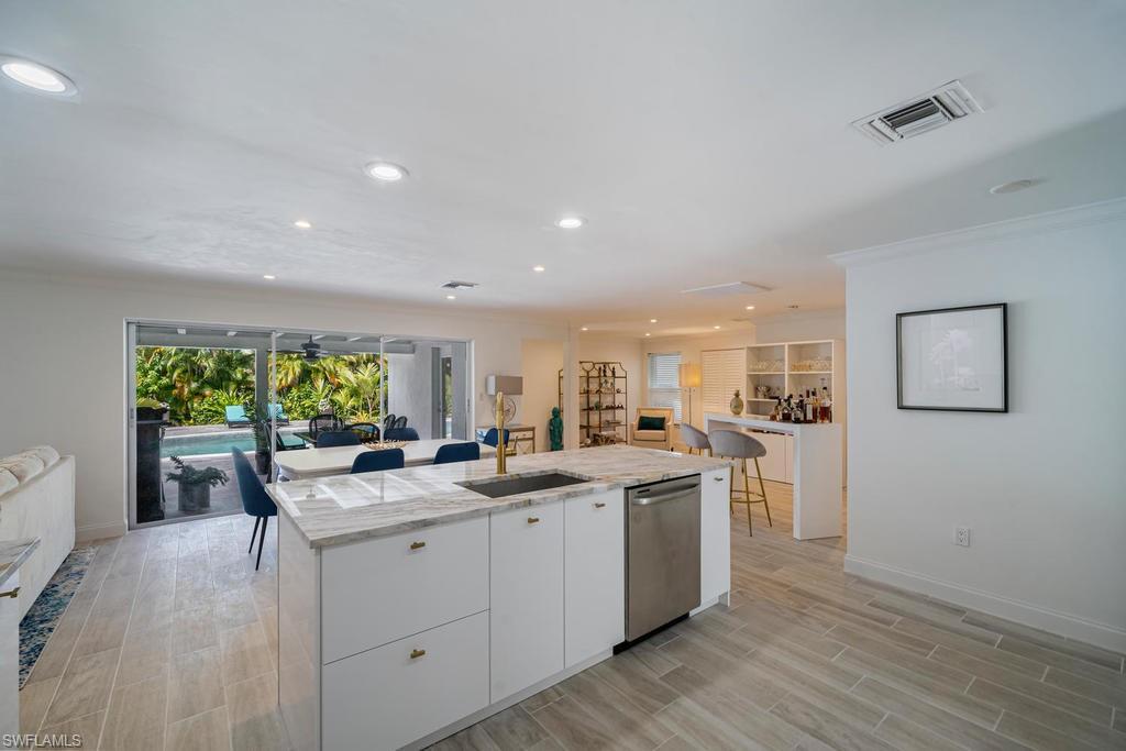 MOORINGS - Residential