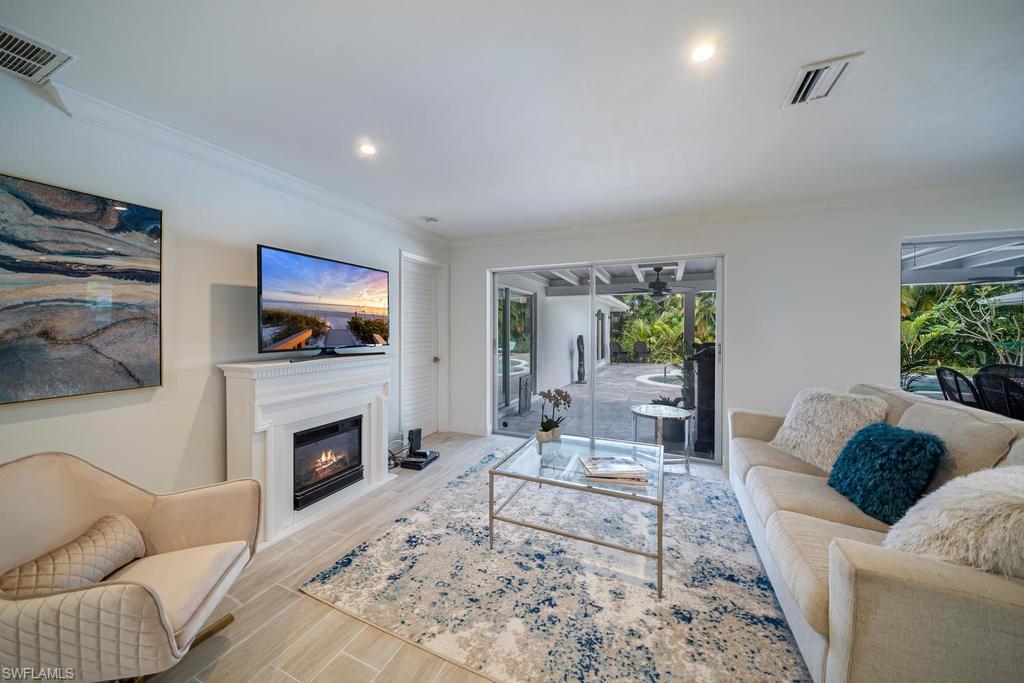 MOORINGS - Residential