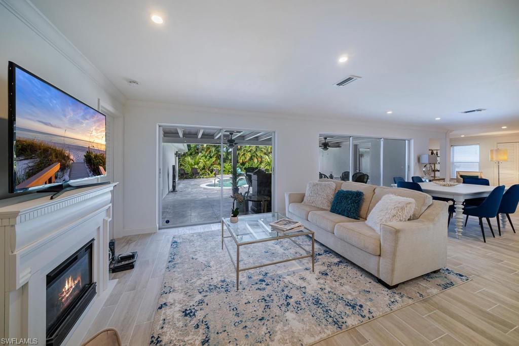 MOORINGS - Residential