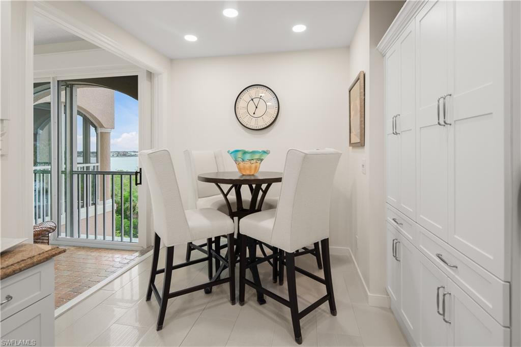 ROYAL MARCO POINT - Residential