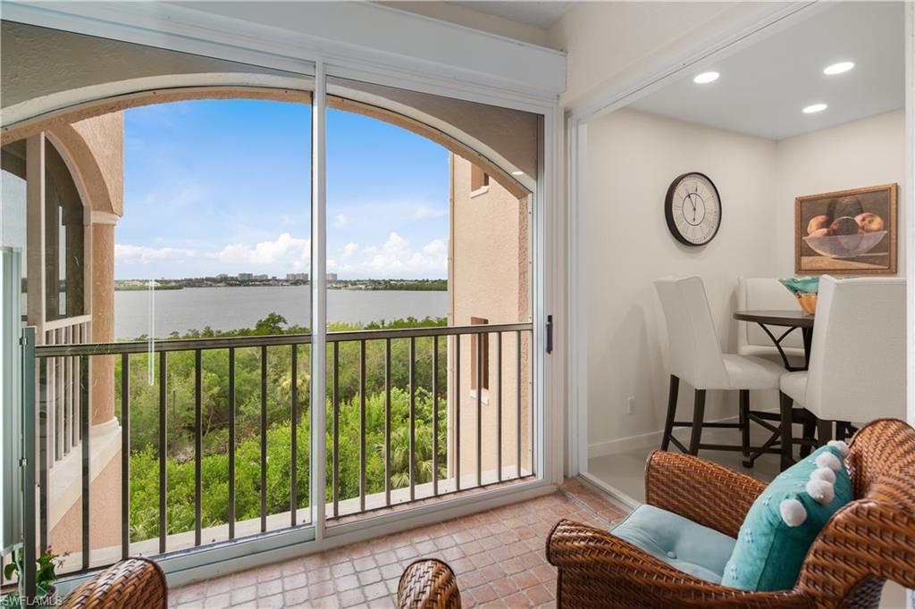 ROYAL MARCO POINT - Residential