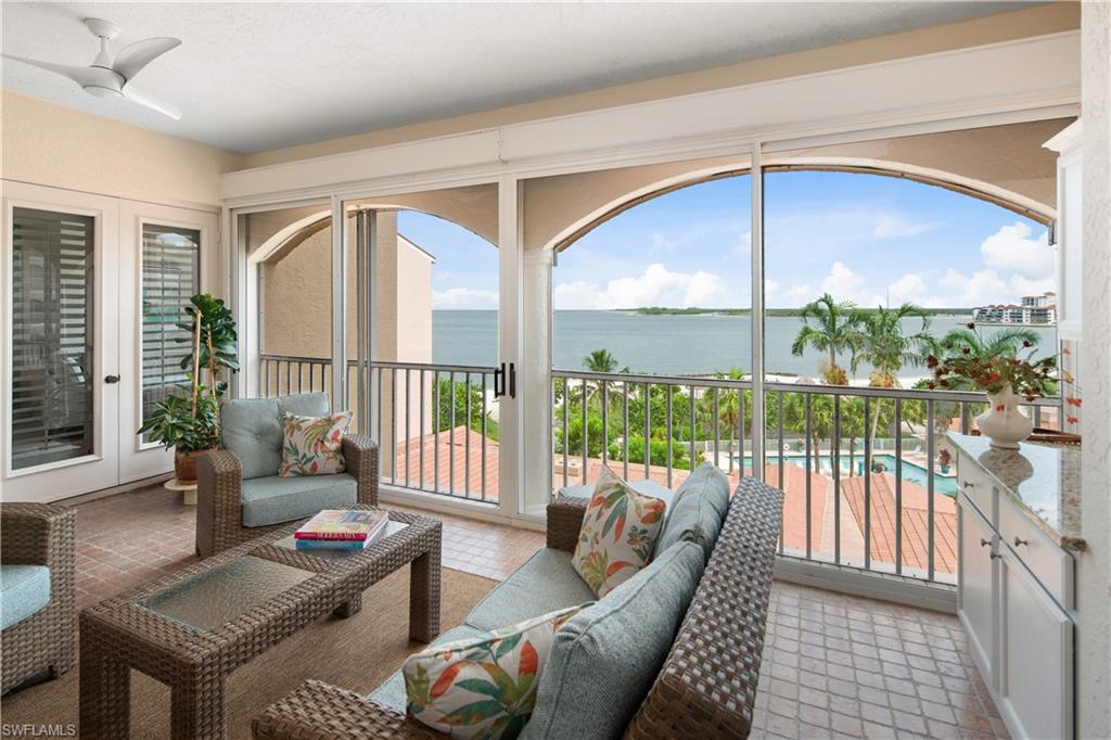 ROYAL MARCO POINT - Residential