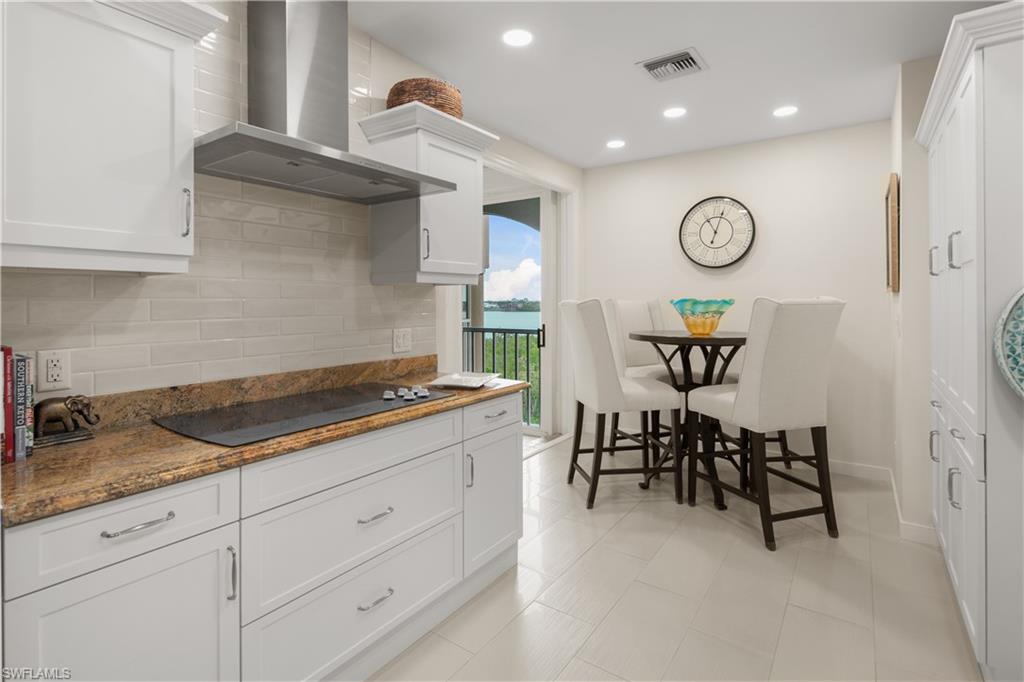 ROYAL MARCO POINT - Residential