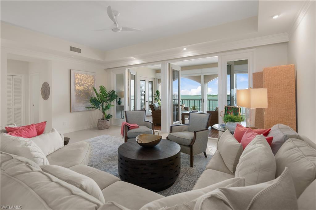 ROYAL MARCO POINT - Residential