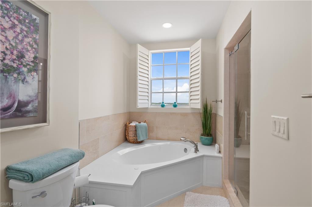 ROYAL MARCO POINT - Residential