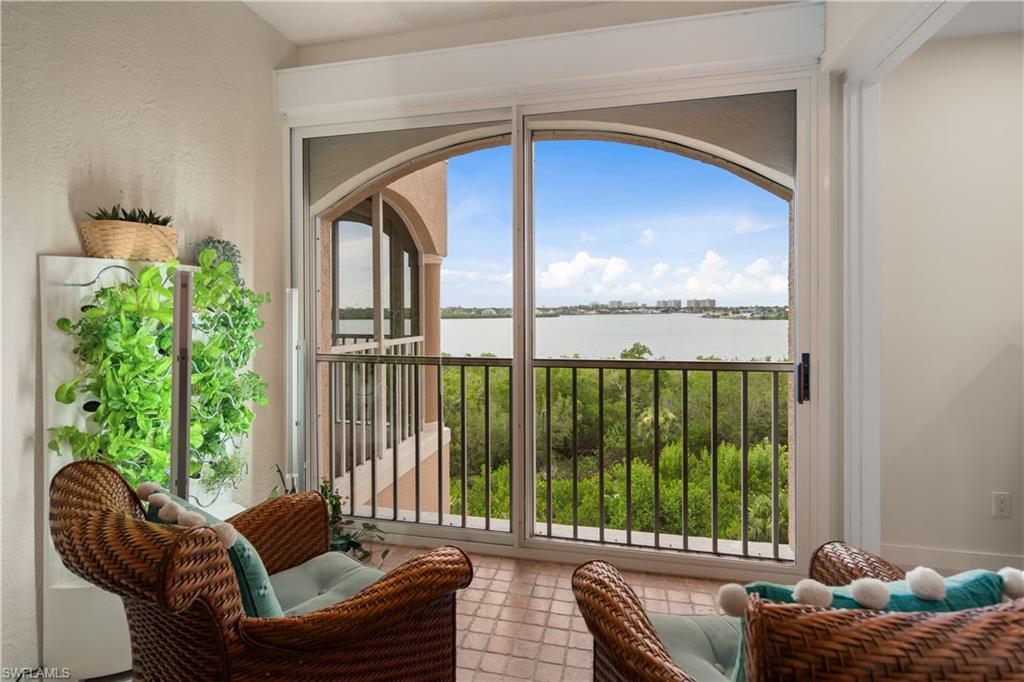 ROYAL MARCO POINT - Residential