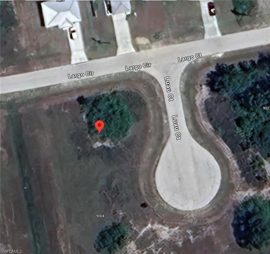 Lovely Oversized Corner Lot on Cul-De-Sac! Paved Roads. County Water & Power. Located near downtown LaBelle, Parks & Marina.