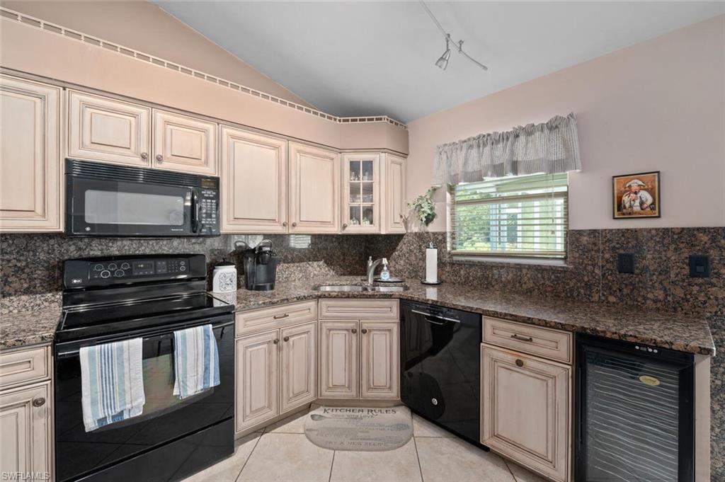 FOUNTAIN LAKES - Residential