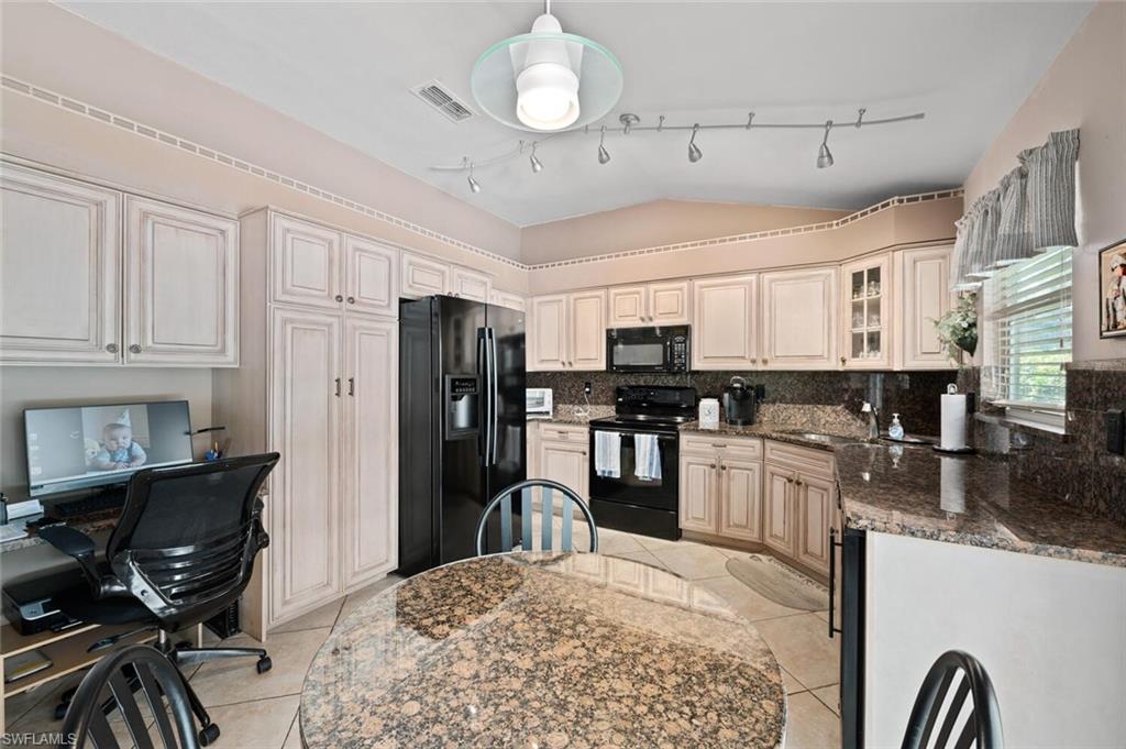 FOUNTAIN LAKES - Residential