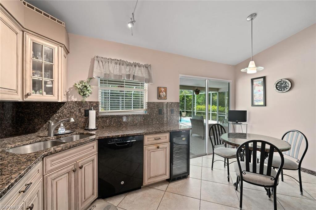 FOUNTAIN LAKES - Residential