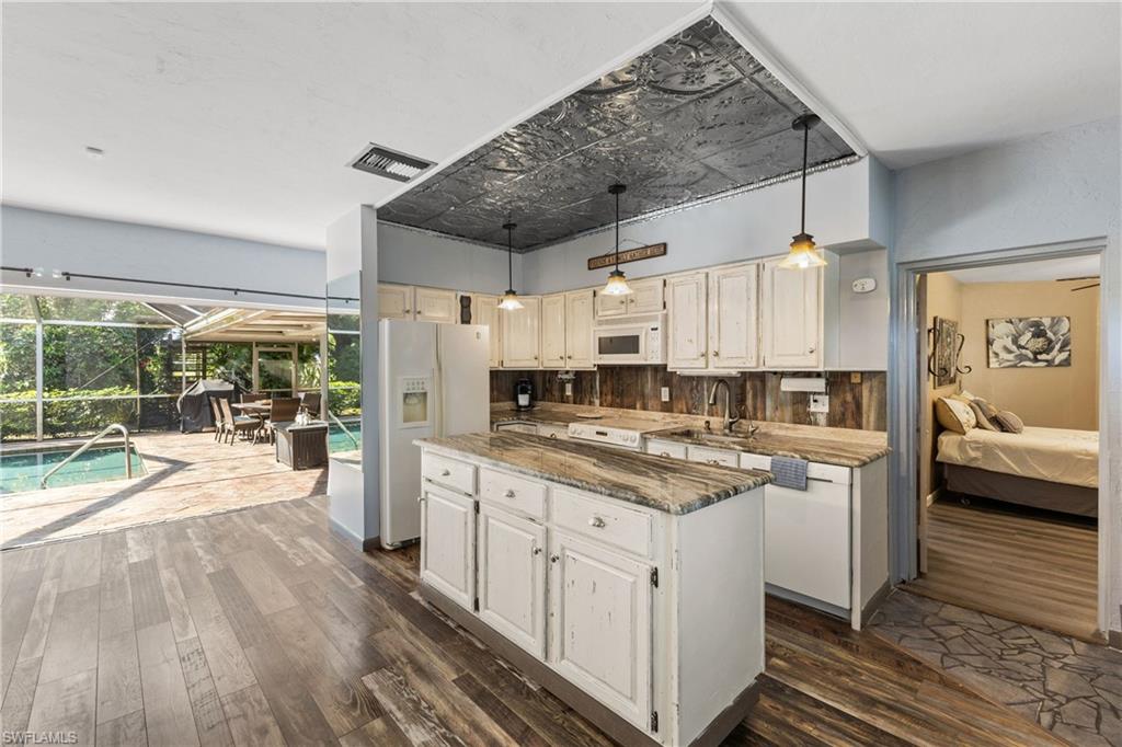 SAN CARLOS PARK - Residential