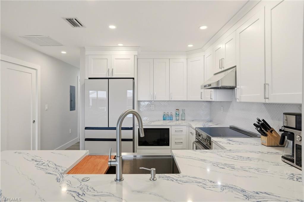 SUNSET SOUTH CONDO - Residential