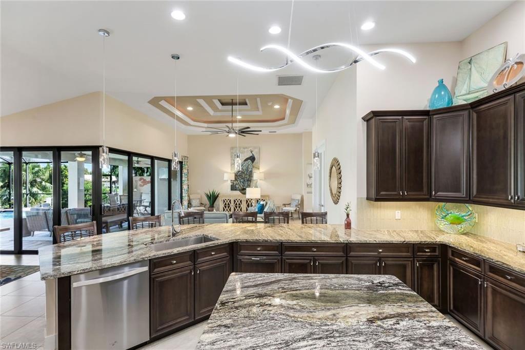 YACHT CLUB - Residential