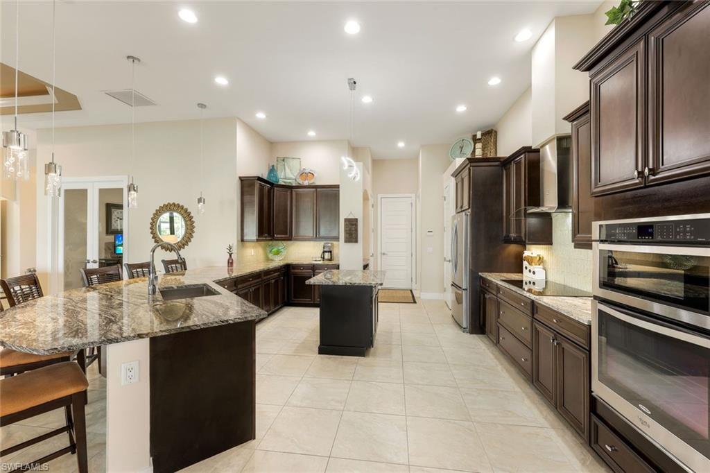 YACHT CLUB - Residential