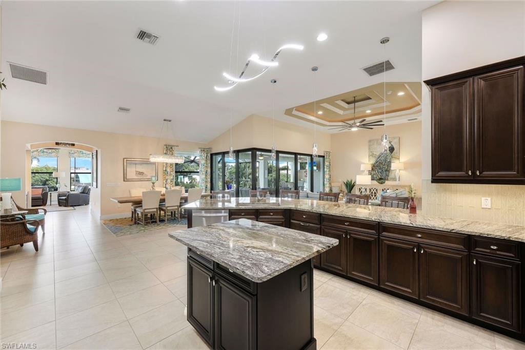 YACHT CLUB - Residential