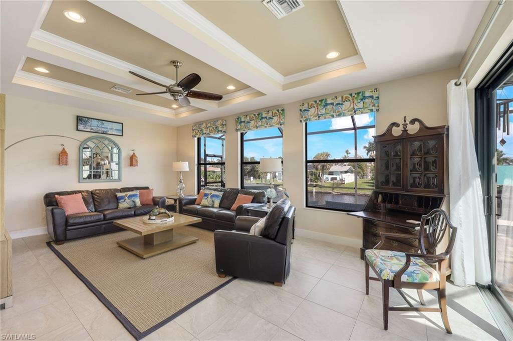 YACHT CLUB - Residential