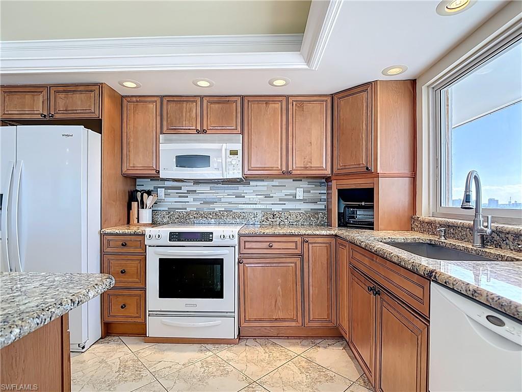 CRECIENTE CONDO EAST - Residential