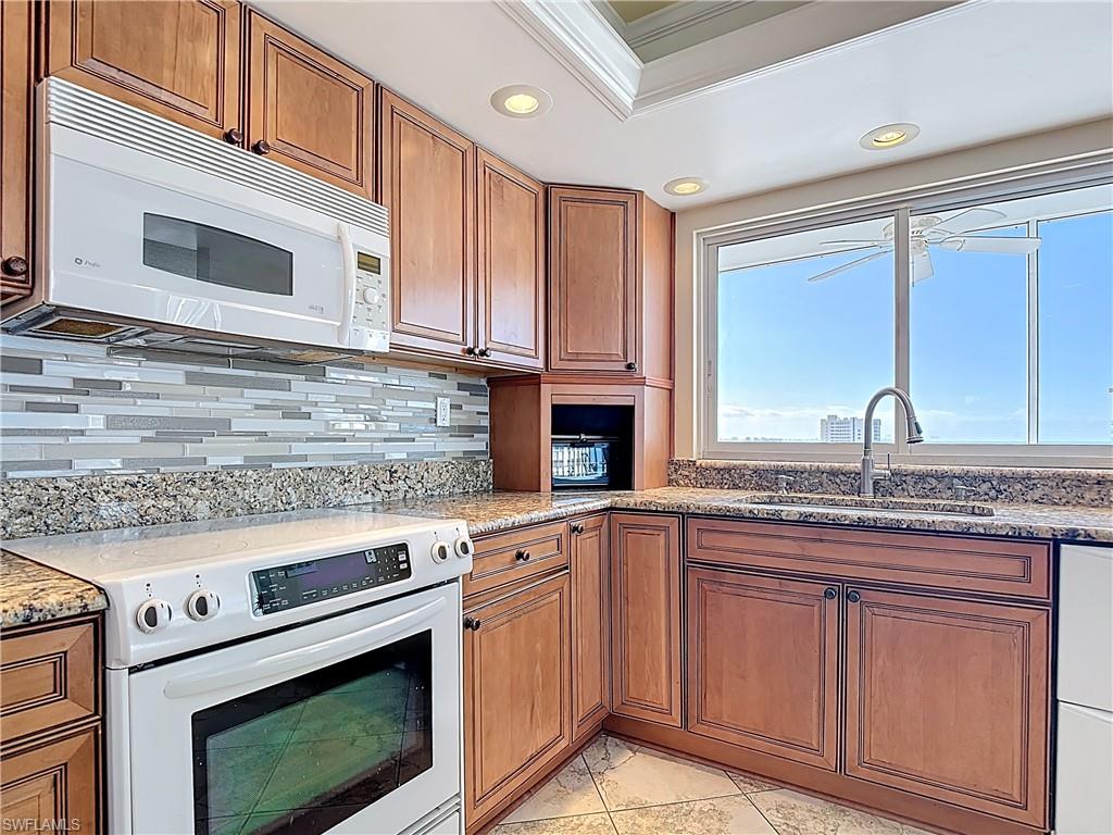 CRECIENTE CONDO EAST - Residential