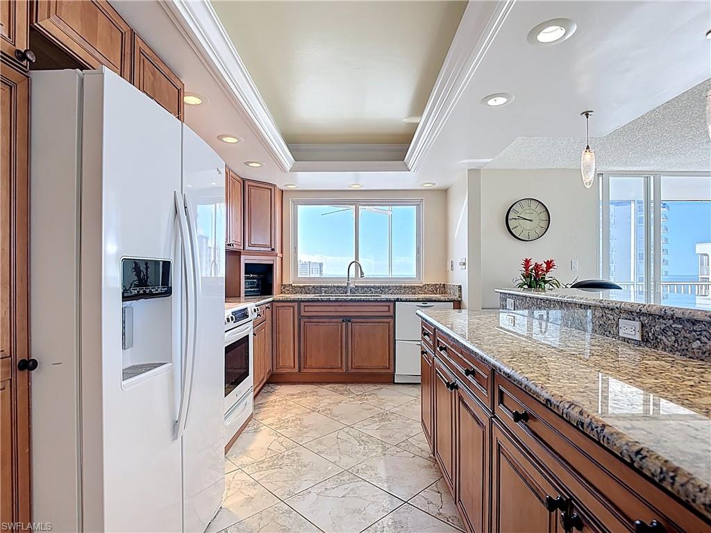 CRECIENTE CONDO EAST - Residential