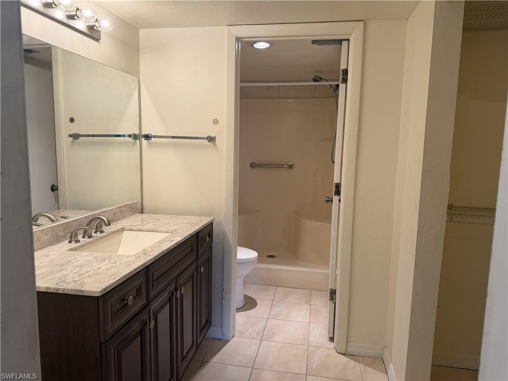 ADMIRALTY YACHT & RACQUET CLUB - Residential Lease