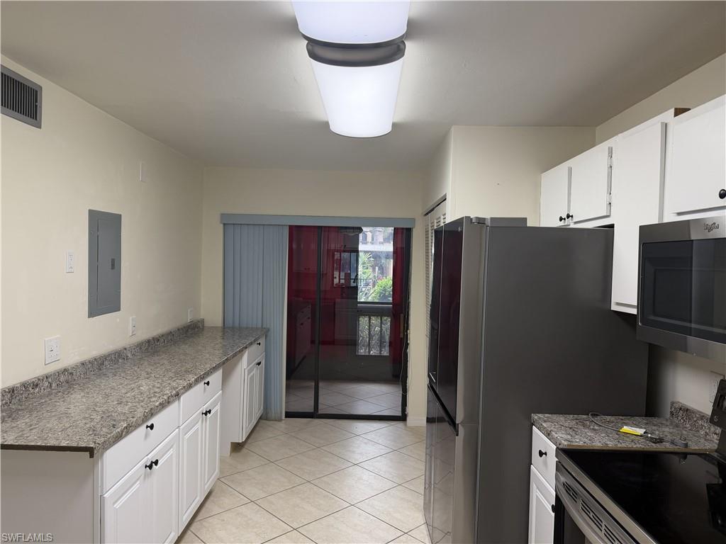 ADMIRALTY YACHT & RACQUET CLUB - Residential Lease