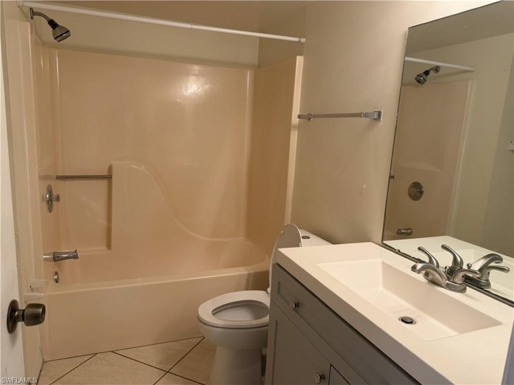 ADMIRALTY YACHT & RACQUET CLUB - Residential Lease