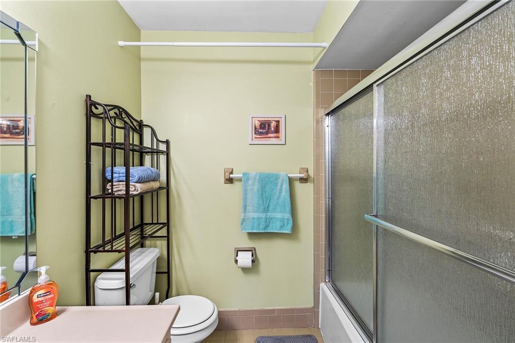 GLADES COUNTRY CLUB - Residential Lease