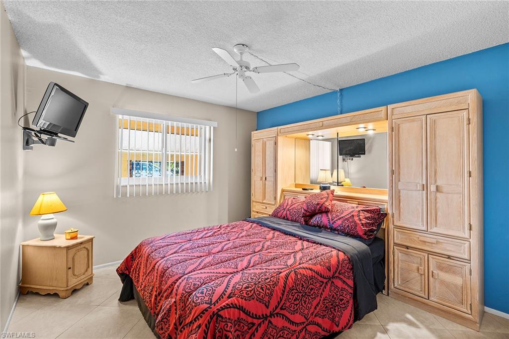 GLADES COUNTRY CLUB - Residential Lease