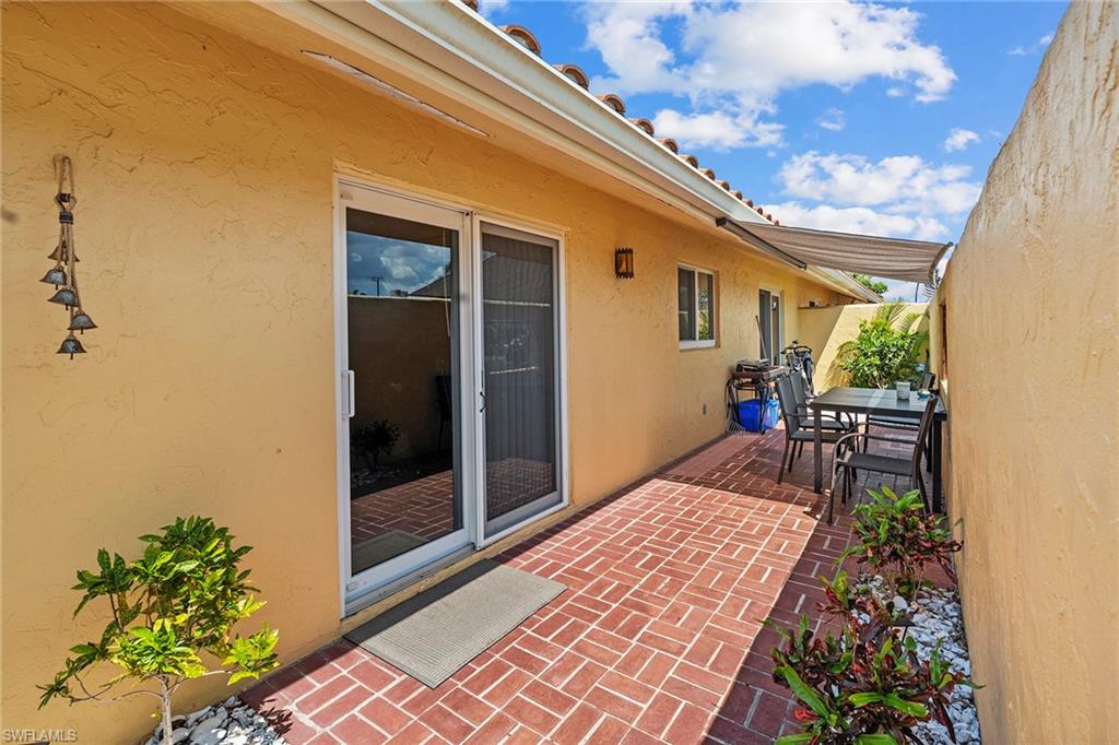 GLADES COUNTRY CLUB - Residential Lease