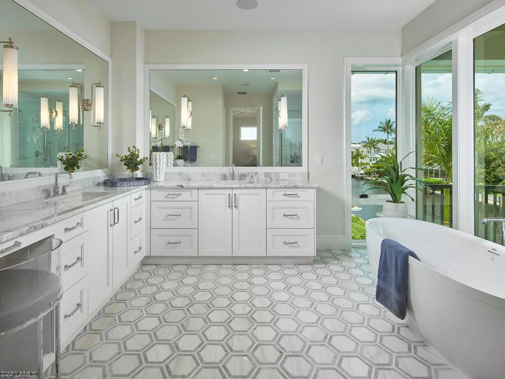 AQUALANE SHORES - Residential