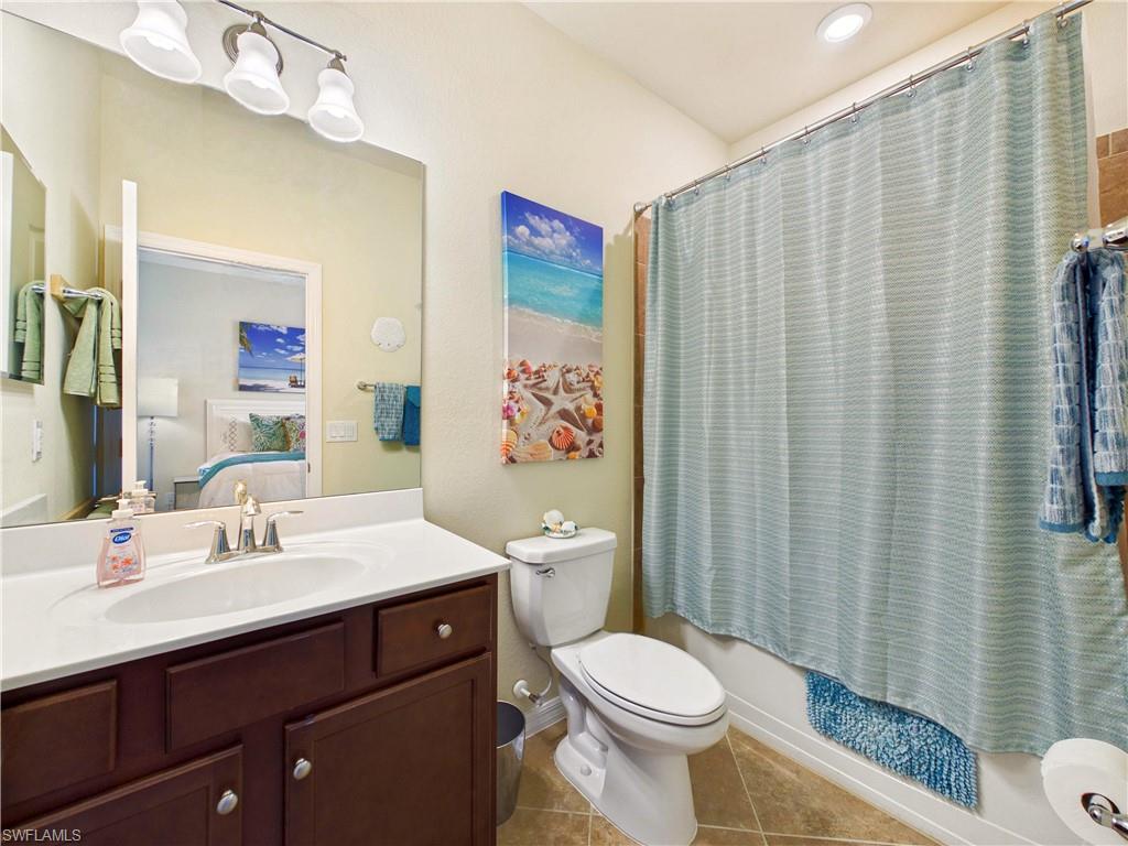 HAMPTON LAKES - Residential