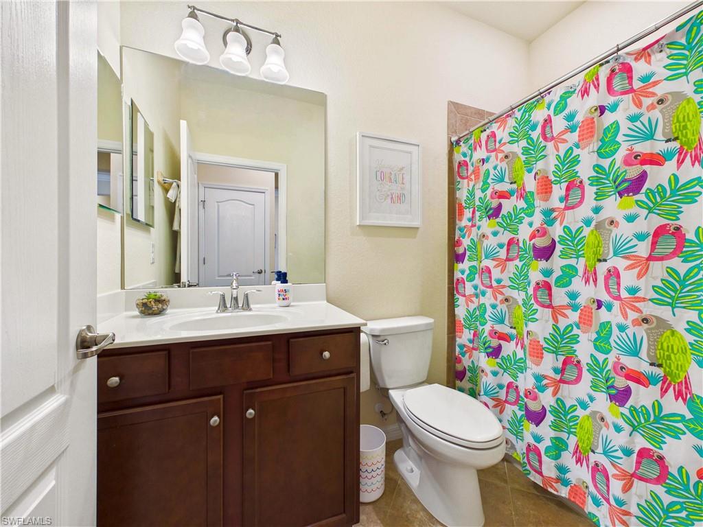 HAMPTON LAKES - Residential