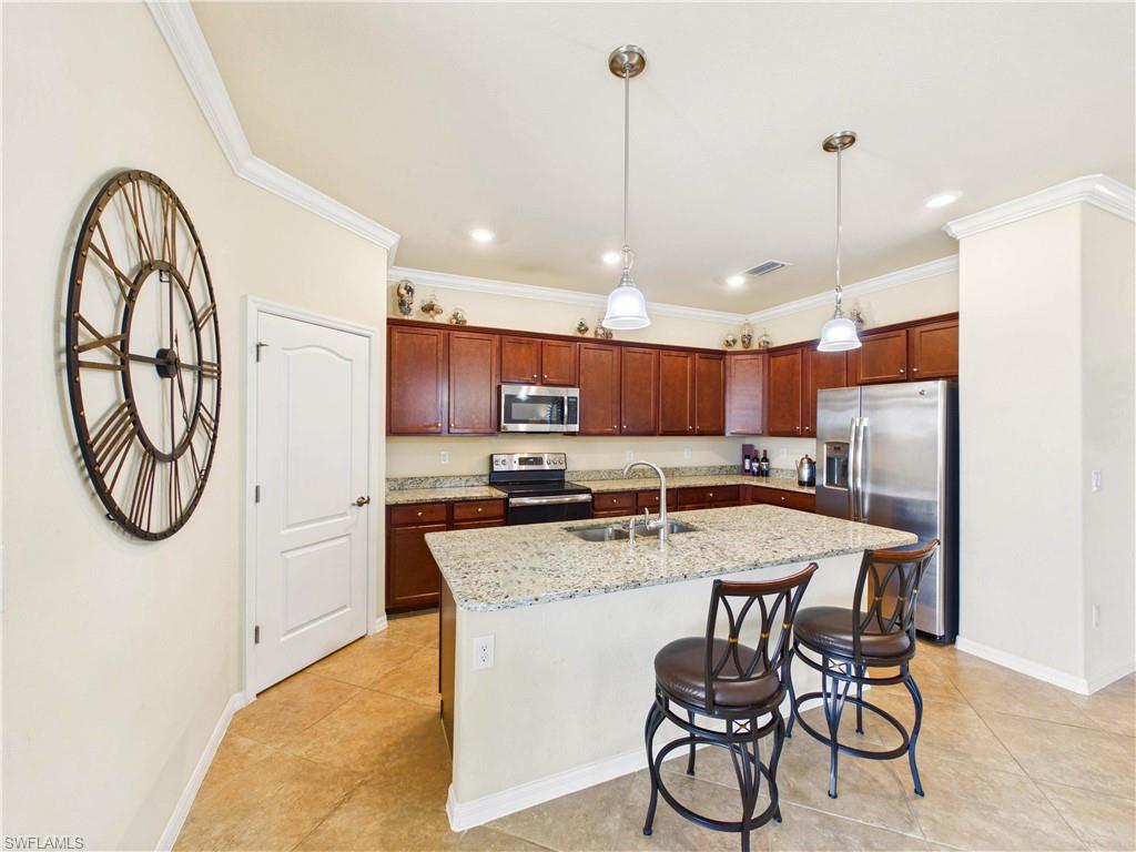 HAMPTON LAKES - Residential